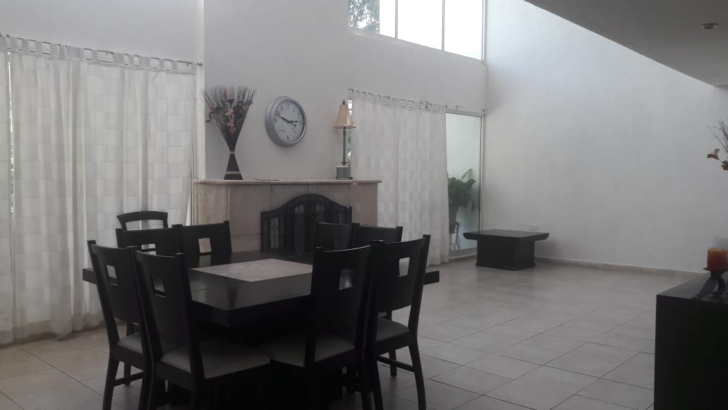 EXCELENTE CASA EQUIPADA EN SANTIAGO, N.L.